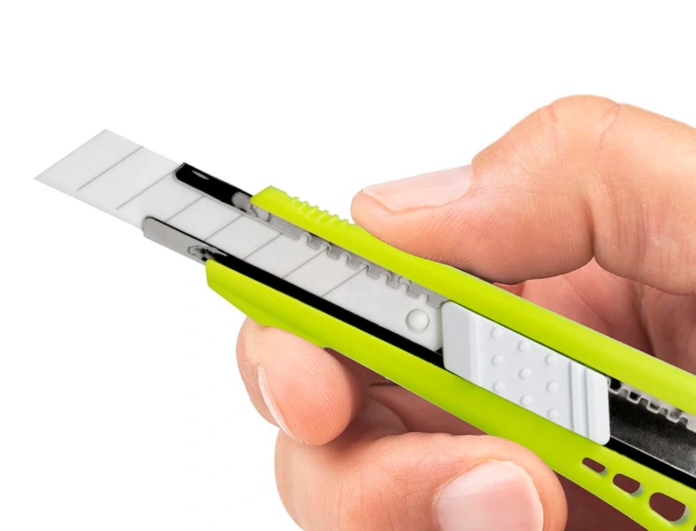 Cuter q-connect plastico ancho con guia metalica cuchilla ceramica 18 mm xd-43 blister 1 unidad
