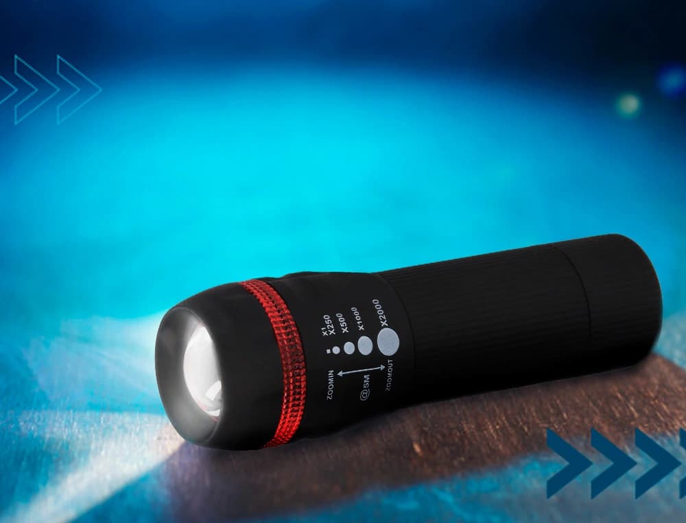 Linterna q-connect kf18749 plastico con zoom 1w modo alumbrado encendido apagado incluye 3 pilas aaa
