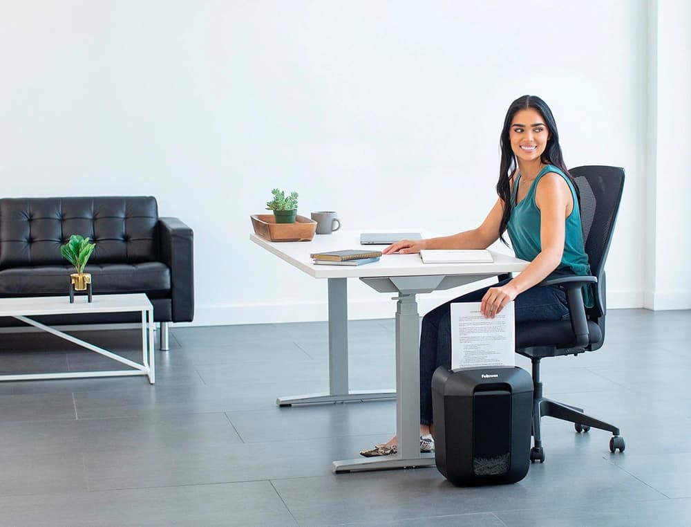 Destructora de documentos fellowes lx-45 capacidad de corte 8 hojas p4 destruye grapas clips y tarjetas