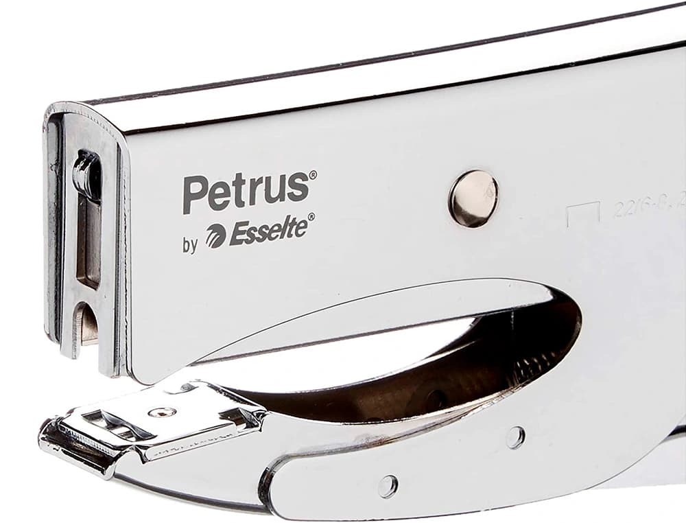 Grapadora petrus de tenaza 222 metalica cromada capacidad de grapado 40 hojas usa grapas 22/6-8 y 24/6-8