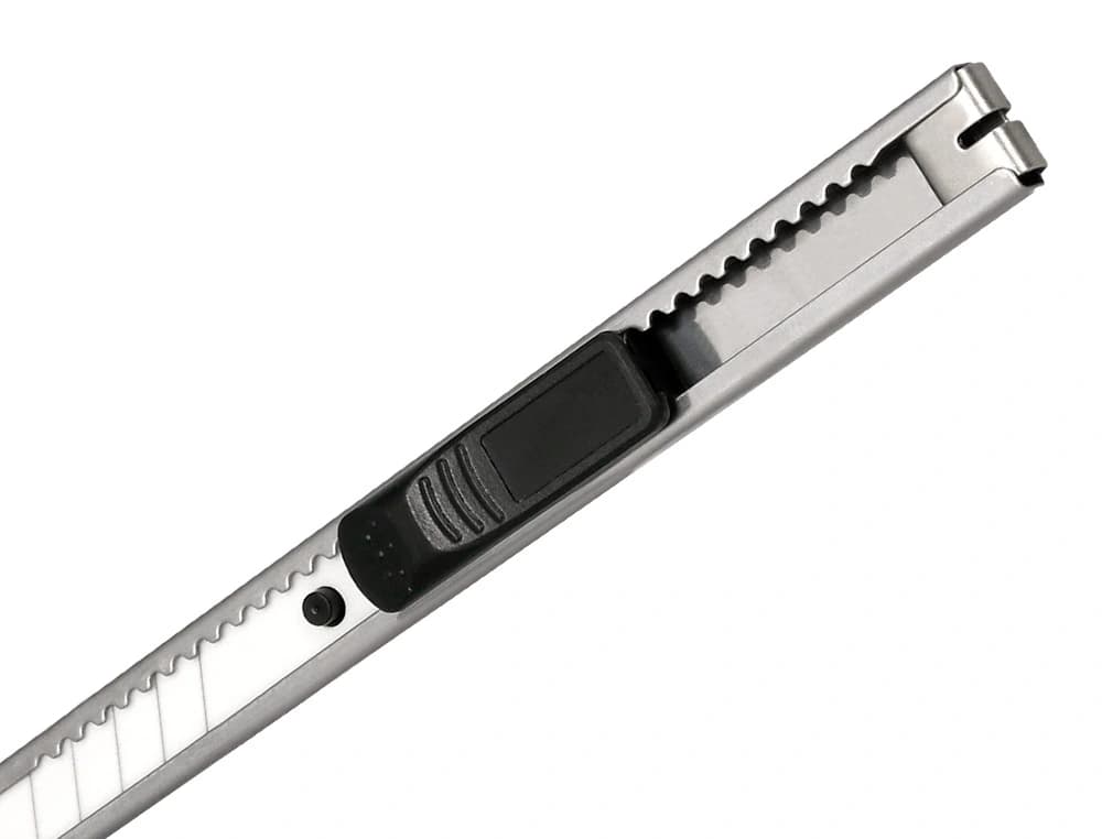 Cuter q-connect metalico estrecho cuchilla ceramica 9 mm xd-c18 con clip blister 1 unidad