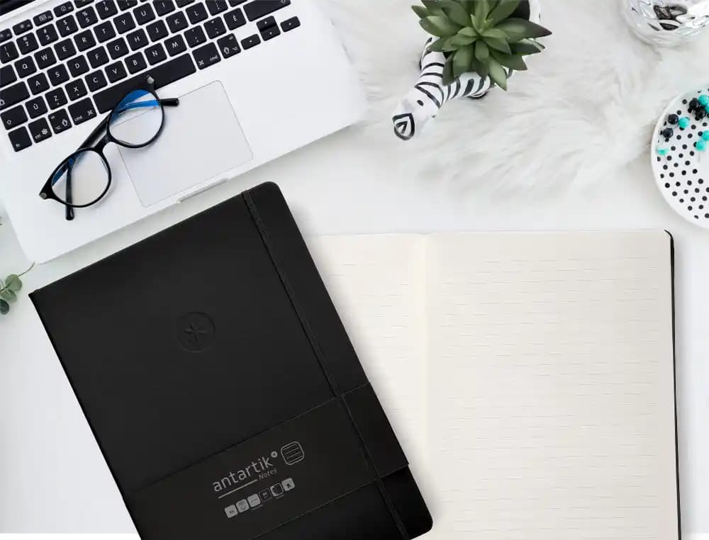 Cuaderno con gomilla Antartik Notes de tapa dura, rayas, 100 hojas – Negro