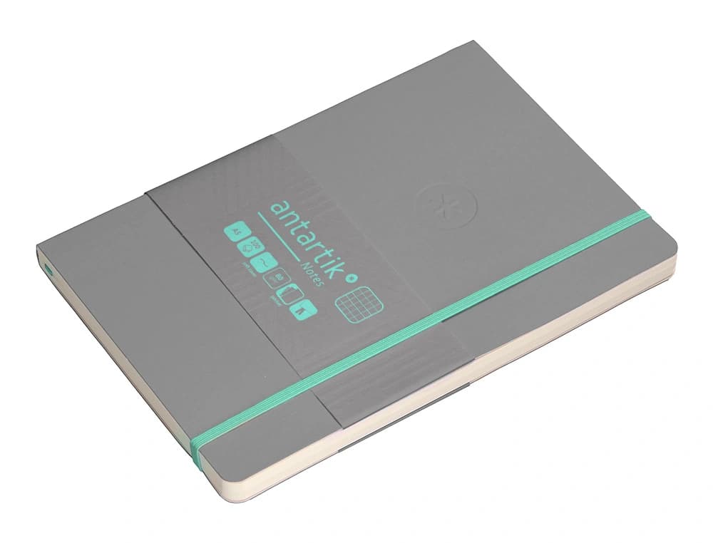 Cuaderno con gomilla Antartik Notes A5 de tapa blanda, cuadrícula, 80 hojas de 80 g – Gris y turquesa
