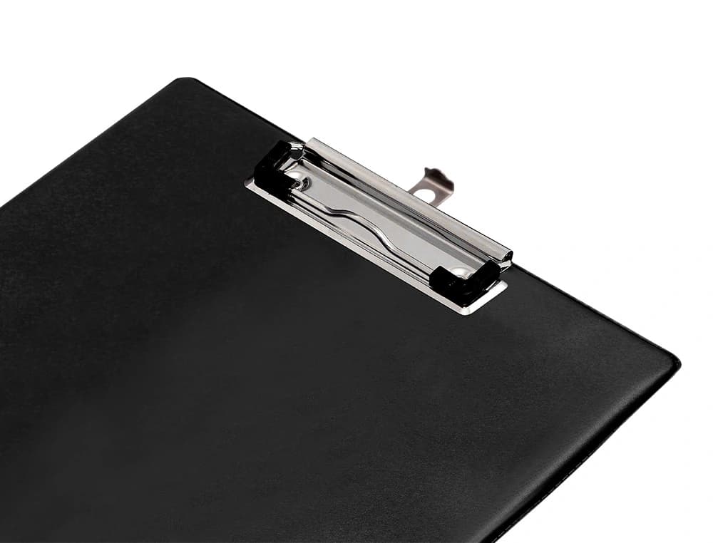 Portanotas Q-Connect A4 de plástico rígido con clip de metal, 2,1 mm de grosor – Negro