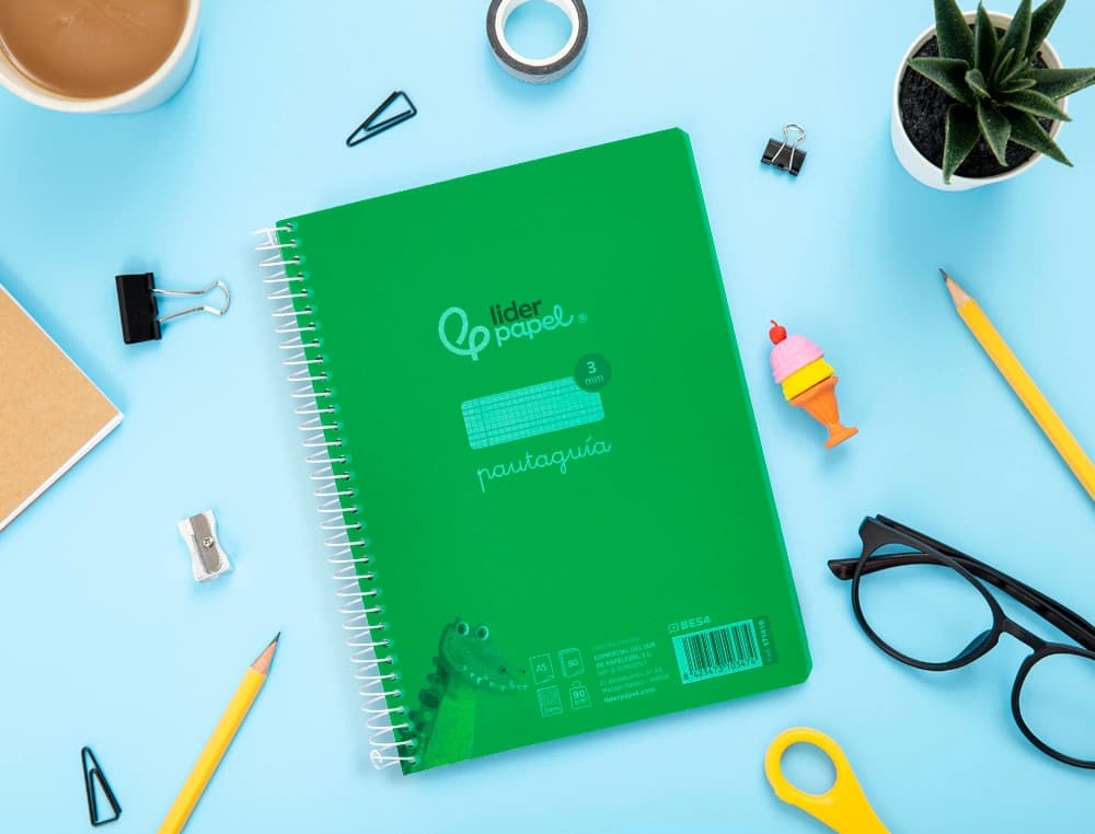 Cuaderno de espiral Liderpapel Pautaguía de tapa de plástico, cuadro pautado de 3 mm con margen, 80 hojas de 90 g – Verde