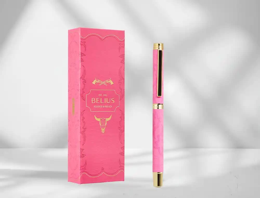 Roller Belius Wild West de aluminio, tinta negra, 0,7 mm, en caja de diseño – Rosa dorado