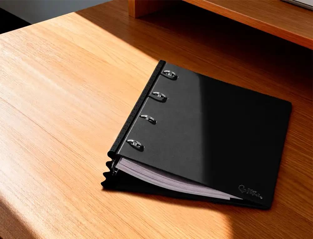 Carpeta ultracompacta Liderpapel A4 de polipropileno con 4 anillas redondas de 25 mm y lomo extensible de 4 cm – Negro