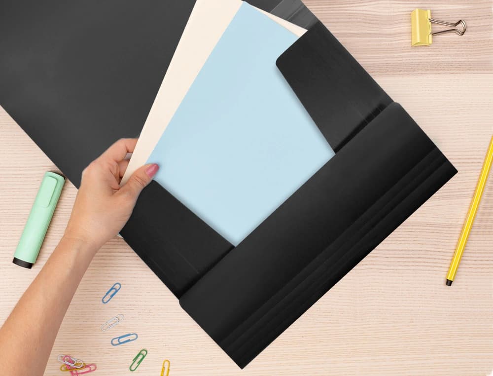 Carpeta liderpapel gomas tres solapas polipropileno color opaco