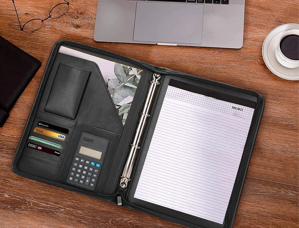 Carpeta portafolios q-connect cremallera 4 anillas 20 mm concalculadora con bolsa para movil 260x355 mm
