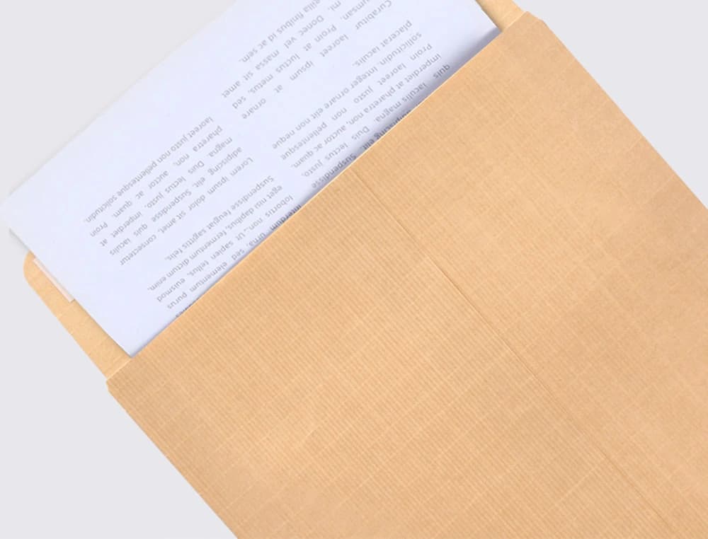 Sobre liderpapel bolsa fuelle kraft armado 280x365x50mm solapa tira de silicona papel 155 gr caja de 50 unidades