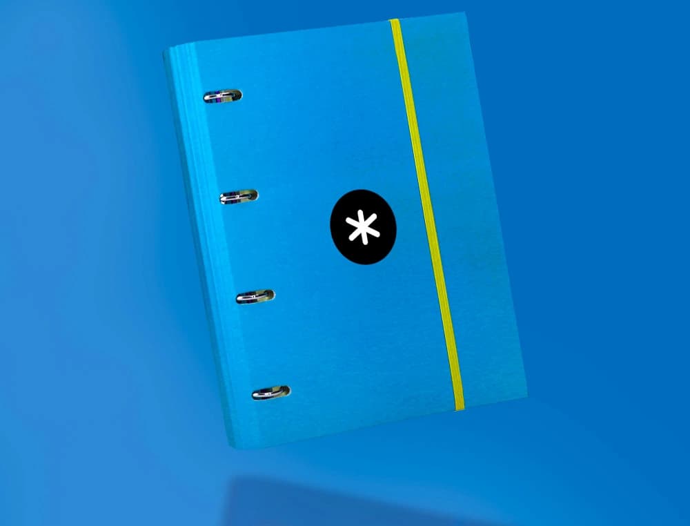 Carpeta con recambio antartik a4 cuadro 5mm forrada 4 anillas 40mm redondas con solapa