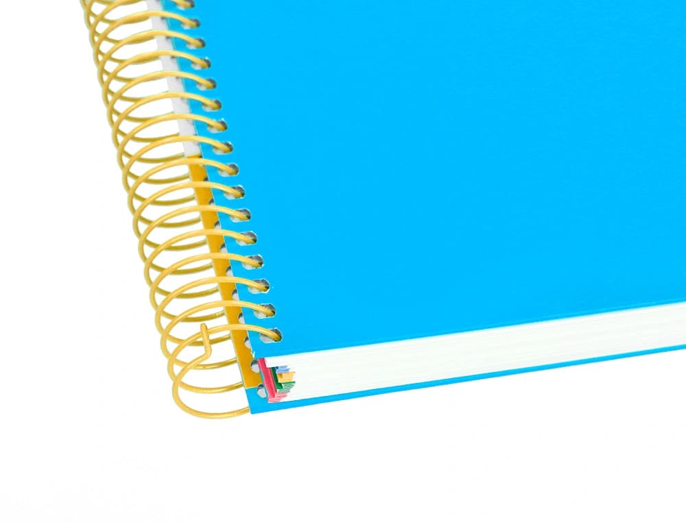 Cuaderno espiral a5 micro antartik tapa forrada 120h 90g liso con bandas 6 taladros