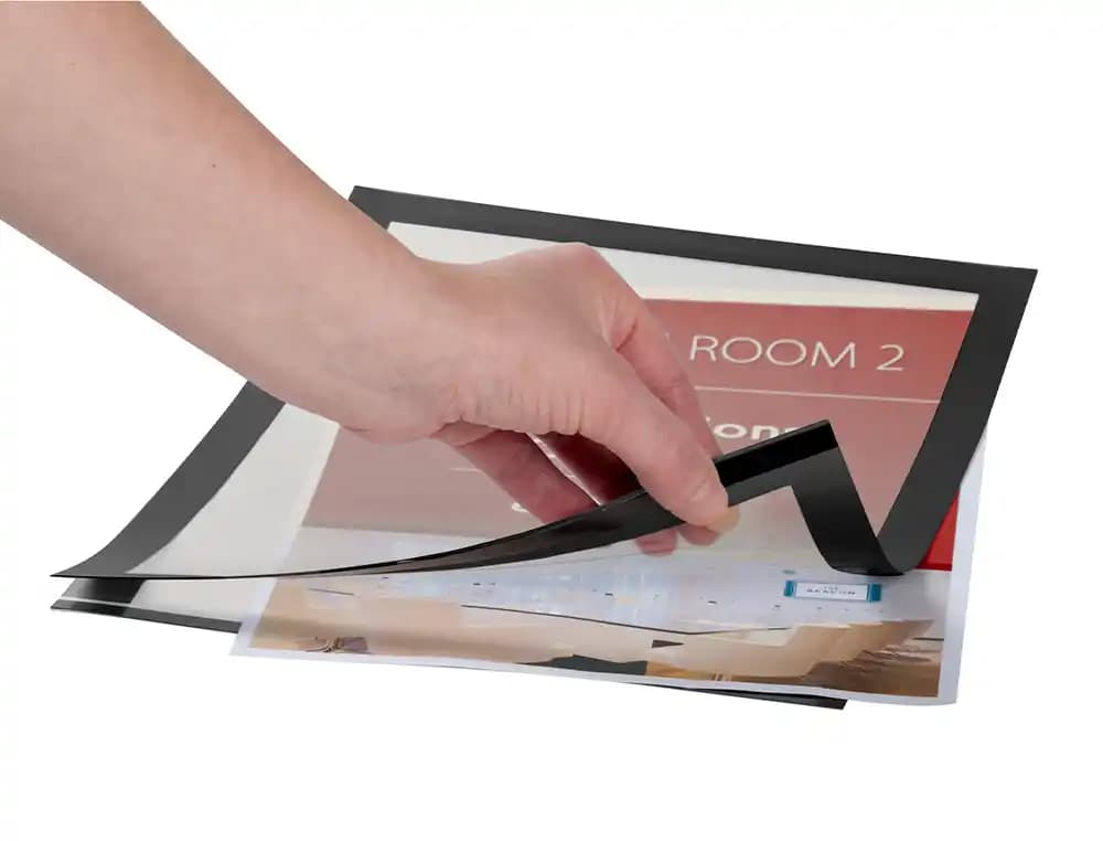 Marco porta anuncios q-connect magneto din a4 dorso adhesivo removible pack de 2 unidades