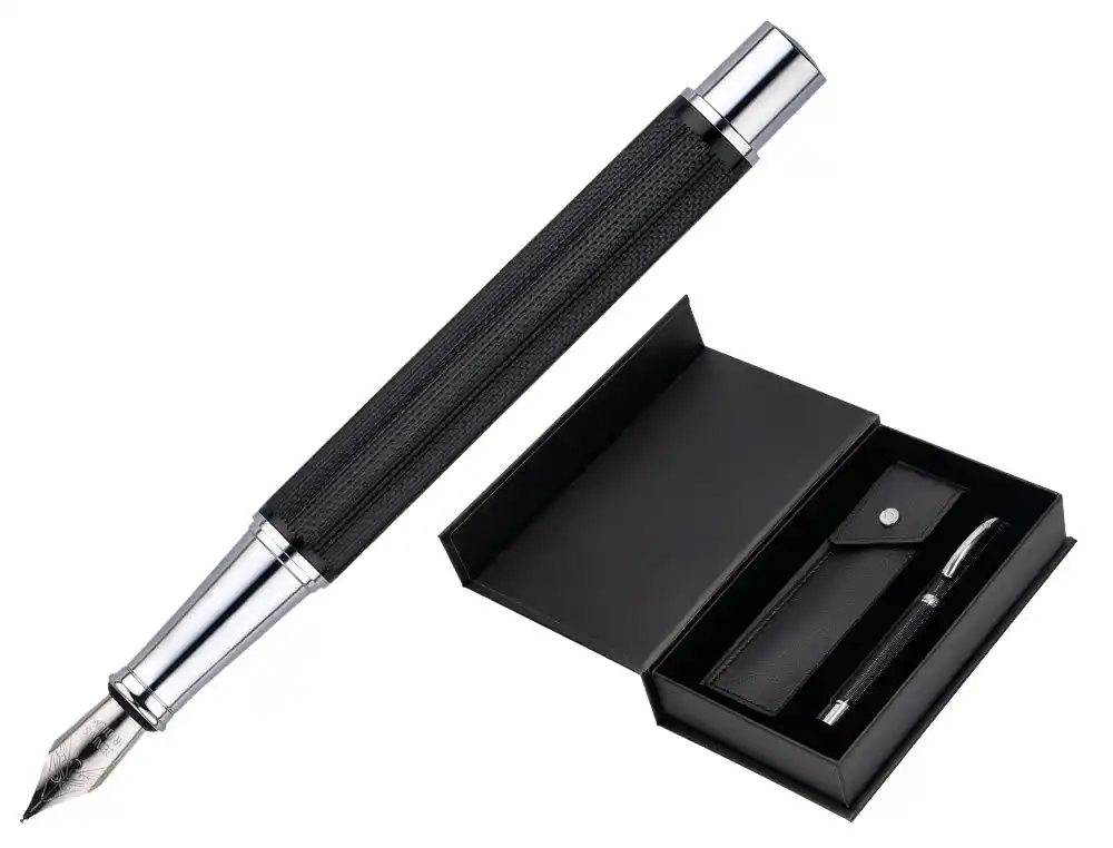 Pluma y Estuche Belius Turbo Aluminio Textura Punteada Color Negro y Plateado Tinta Azul Caja de Diseño